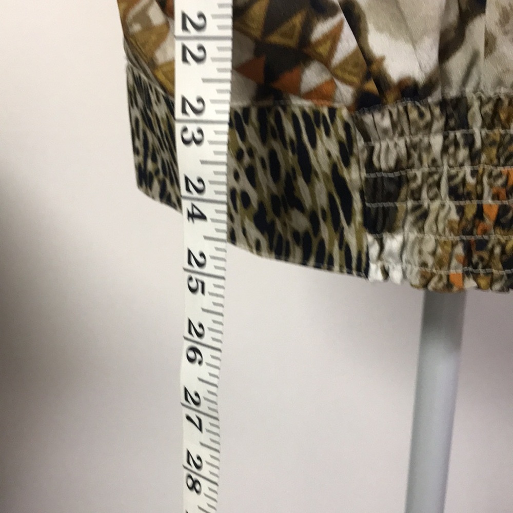 Beautiful Light Weight Pattern Chicos Blouse - image 6